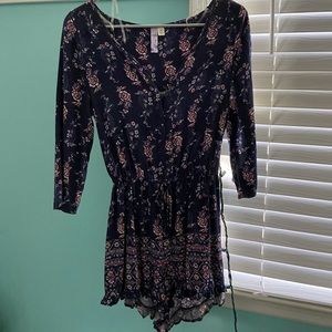 Cute romper, only worn a few times!!